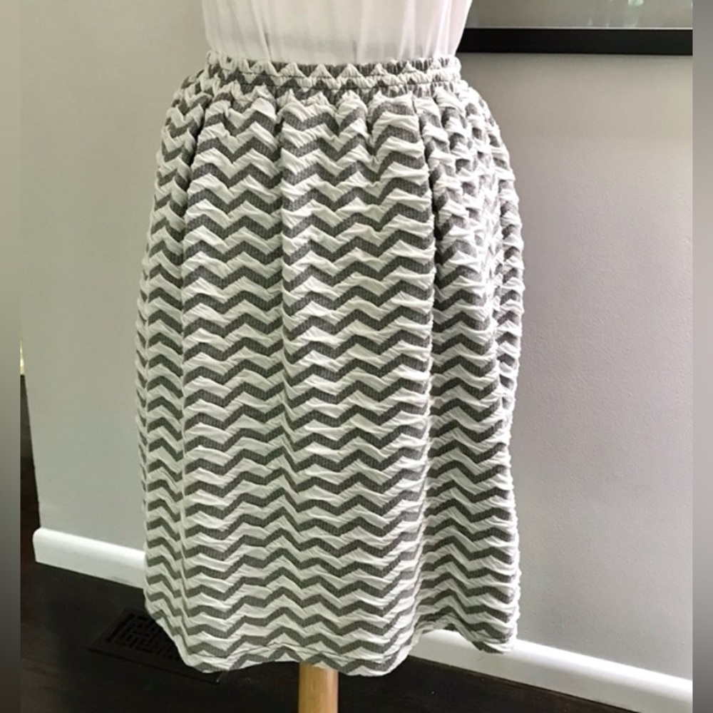 New Market & Spruce Stitch Fix Loran Chevron Skirt XS Office Puffy Black Midi